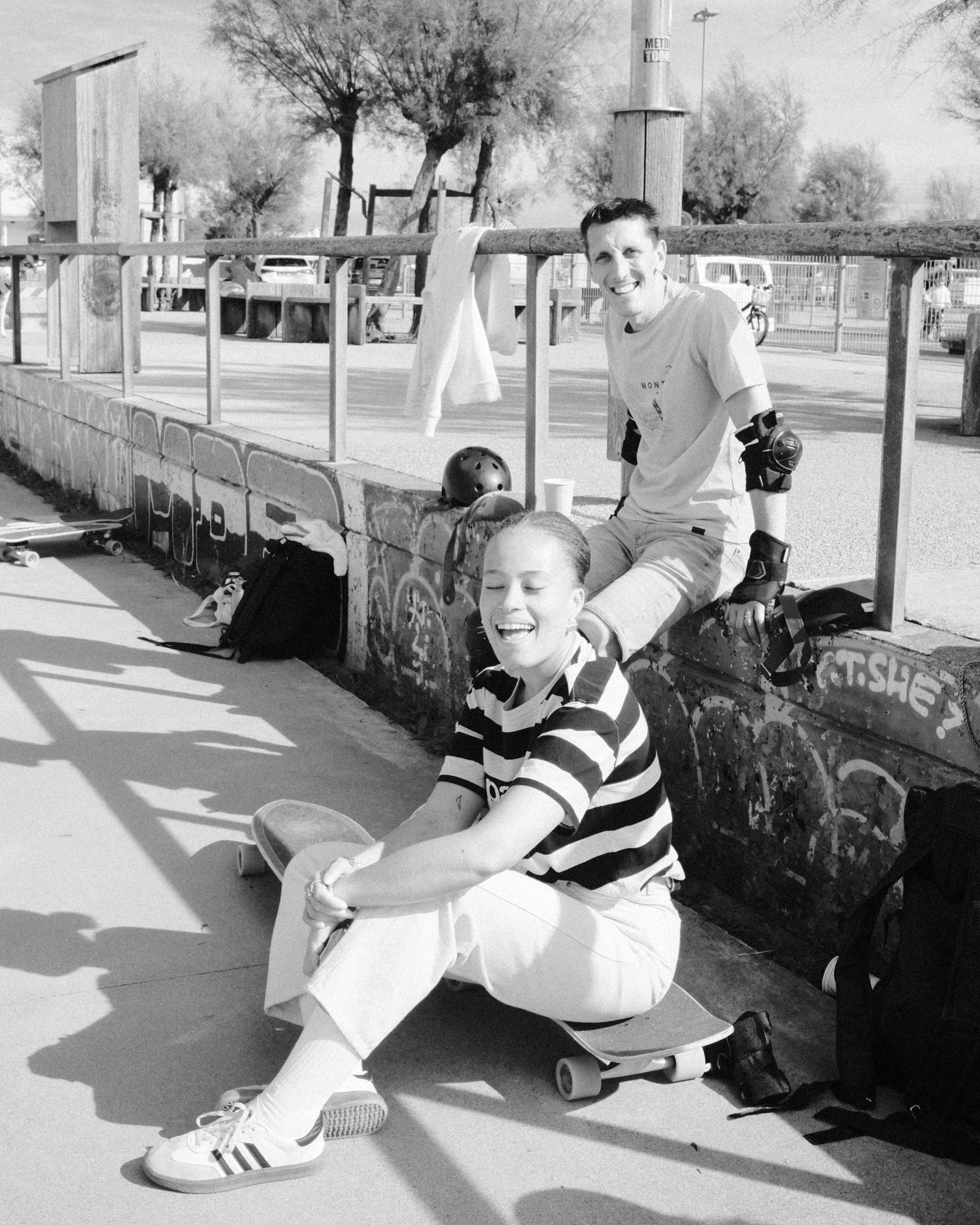 Surfskate - Photo groupe Skatepark noir et blanc